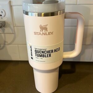 40oz Rose Quartz Stanley Quencher BNWT